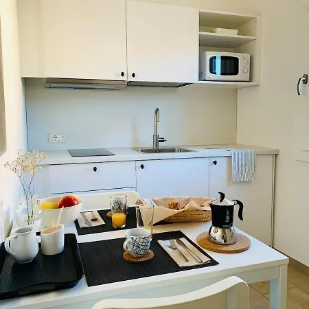 Casa Vicolo Fiori, quiet location very close to the lake Appartamento *