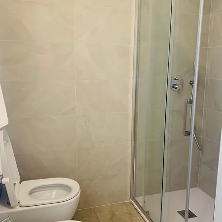 Casa Vicolo Fiori, quiet location very close to the lake *