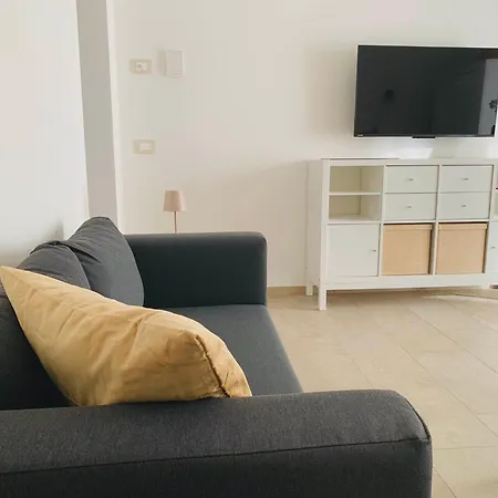 Casa Vicolo Fiori, quiet location very close to the lake * Domaso
