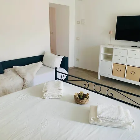 Casa Vicolo Fiori, quiet location very close to the lake Domaso